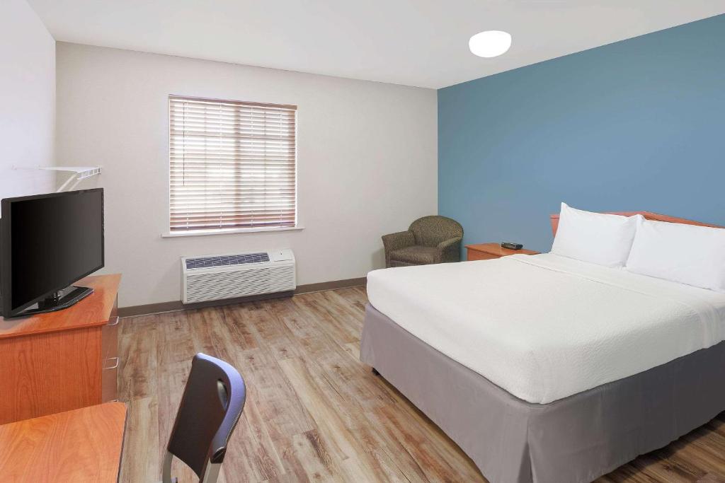 WoodSpring Suites Council Bluffs - image 7