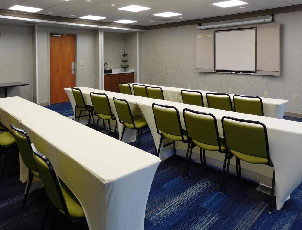 Holiday Inn Express - Coventry S - West Warwick Area an IHG Hotel - image 2