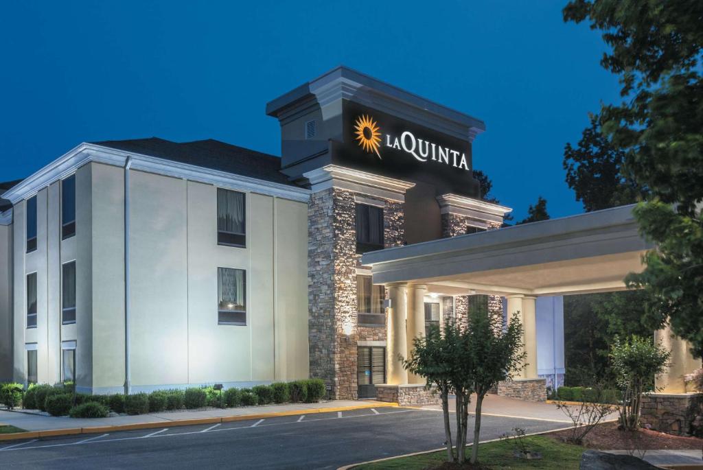 La Quinta by Wyndham Covington - main image