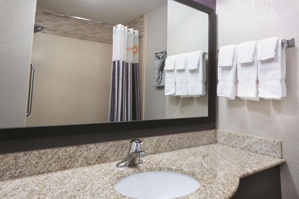 La Quinta by Wyndham Covington - image 7