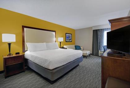 Holiday Inn Express  Suites Cincinnati Riverfront an IHG Hotel