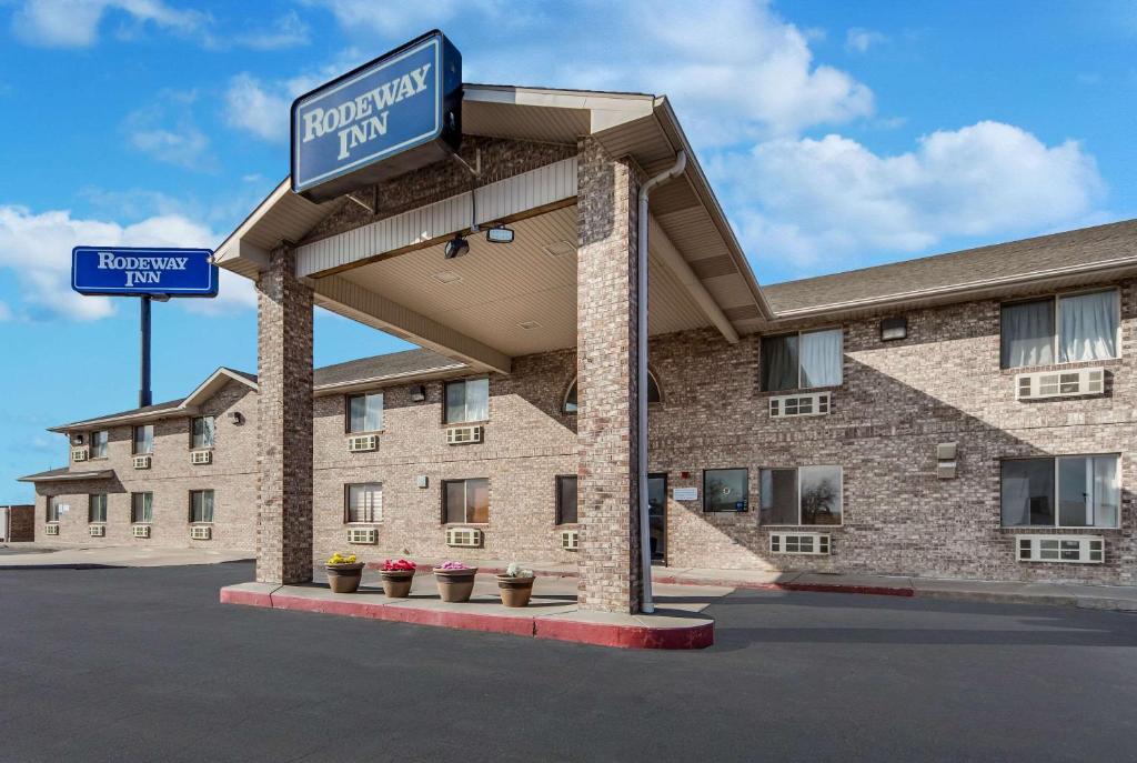 Rodeway Inn Cozad - main image