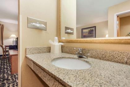 Rodeway Inn Cozad - image 2