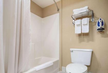 Rodeway Inn Cozad - image 5