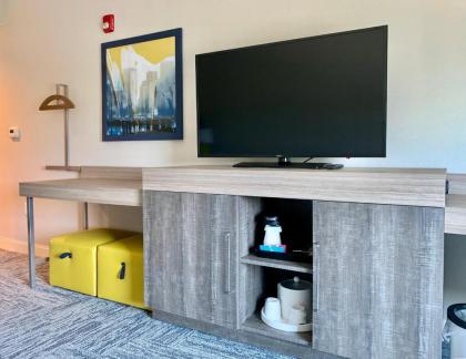 Hampton Inn Cranbury - image 10