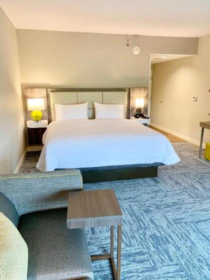 Hampton Inn Cranbury - image 11