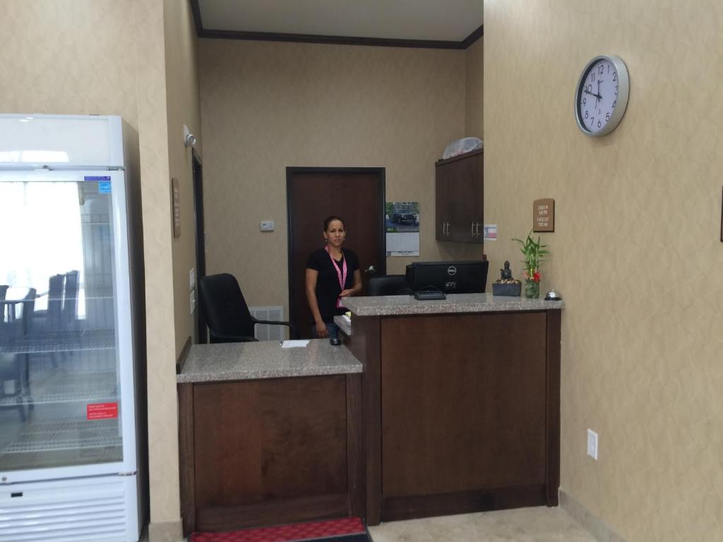 La Bonita Inn & Suites - Crane - image 3