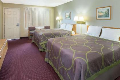 Super 8 by Wyndham Crescent City - image 8