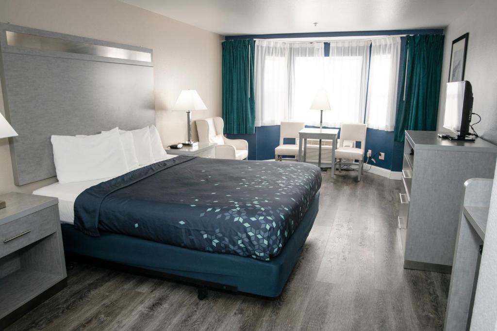 Anchor Beach Inn - main image