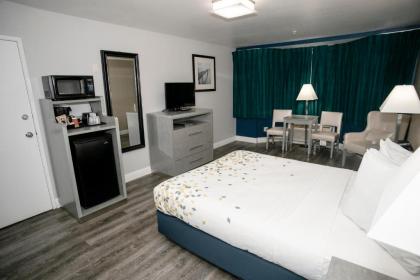 Anchor Beach Inn - image 11