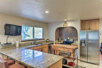 Crescent City Home with Deck - 15 mins to Beach - image 8