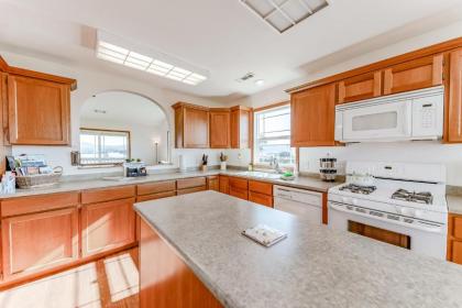 Crescent City Beach House - image 14