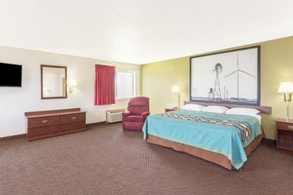 Super 8 by Wyndham Cresco IA - image 3