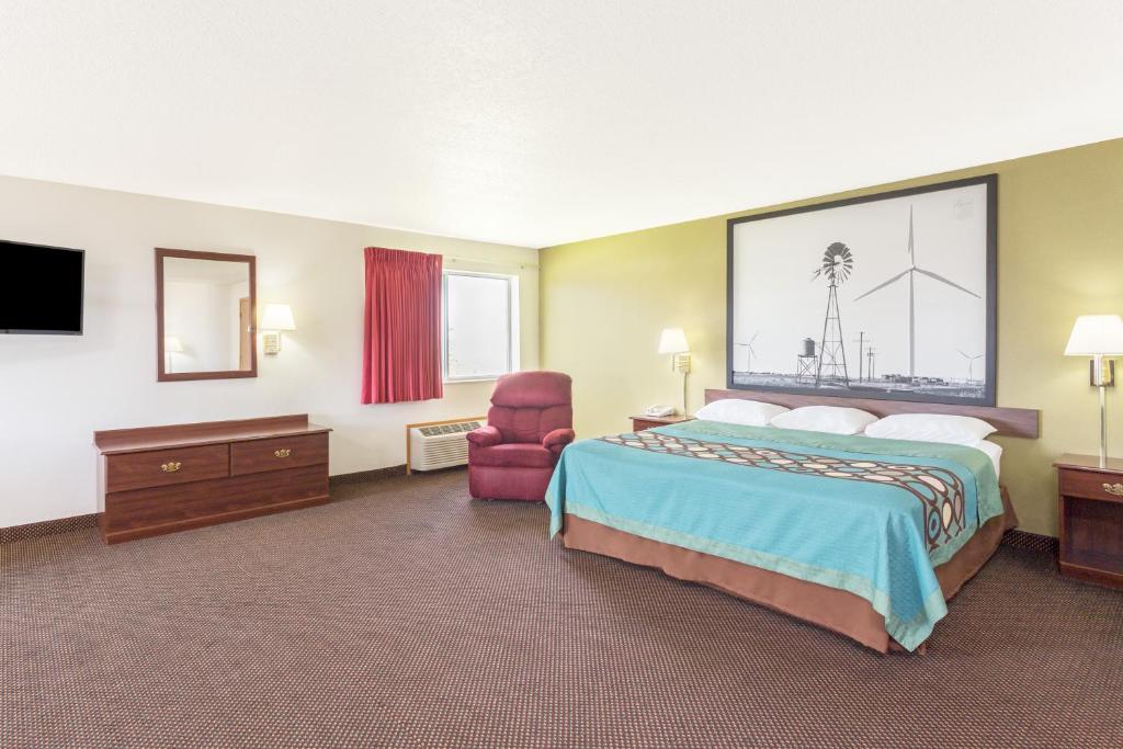 Super 8 by Wyndham Cresco IA - image 3
