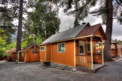 Sleepy Hollow Cabins  Hotel Crestline California