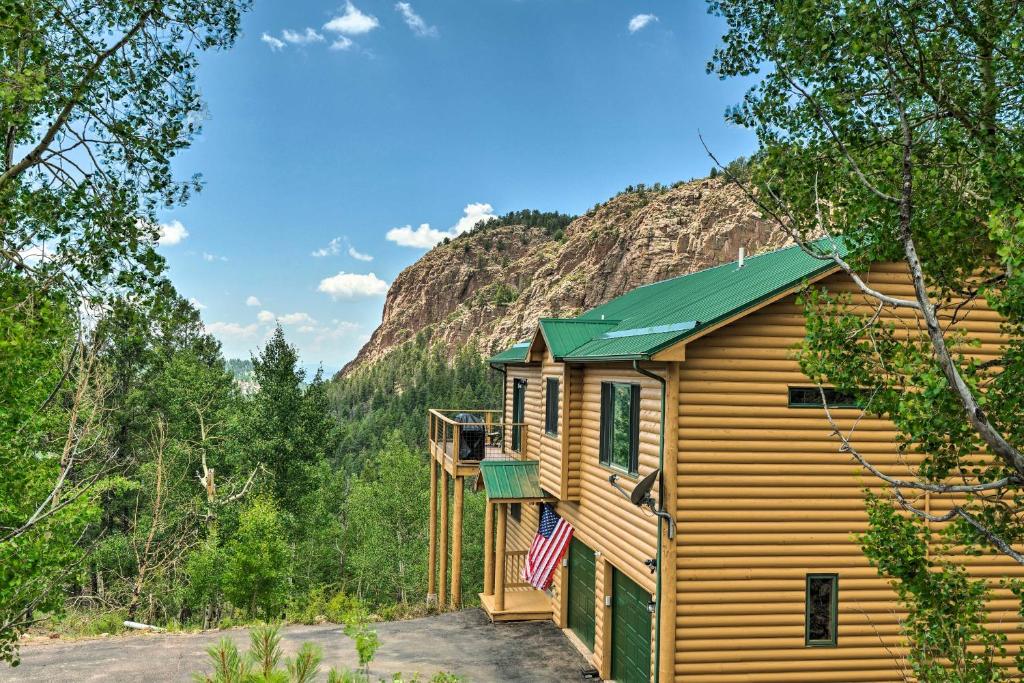 Cripple Creek Mtn Getaway with Panoramic Views - image 5