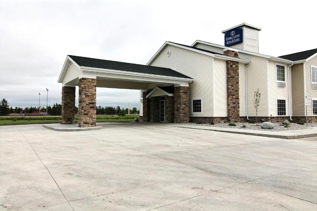 Cobblestone Hotel and Suites - Crookston - main image