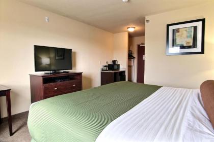 Cobblestone Hotel and Suites - Crookston - image 11
