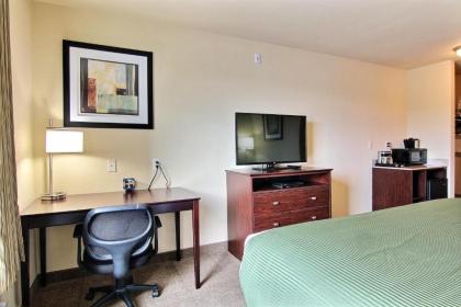 Cobblestone Hotel and Suites - Crookston - image 13
