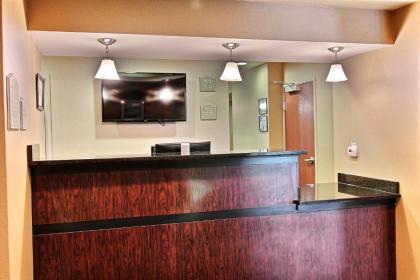 Cobblestone Hotel and Suites - Crookston - image 14