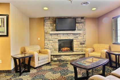 Cobblestone Hotel and Suites - Crookston - image 15
