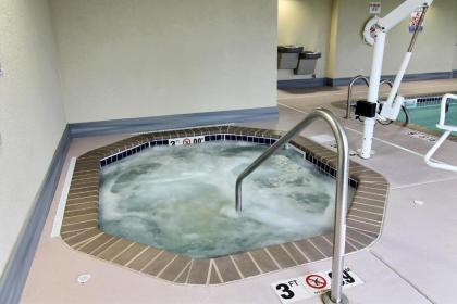 Cobblestone Hotel and Suites - Crookston - image 5