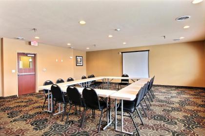 Cobblestone Hotel and Suites - Crookston - image 8