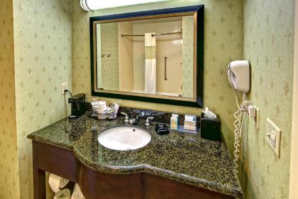 Hampton Inn Crossville - image 15