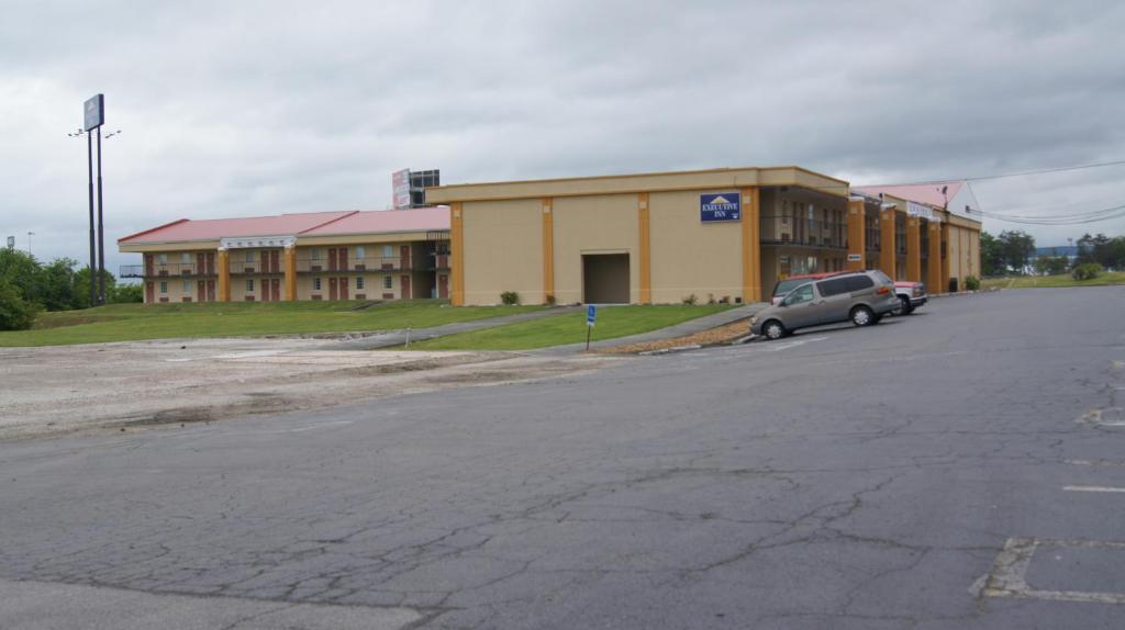 Executive Inn - image 2