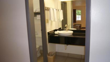 Executive Inn - image 9