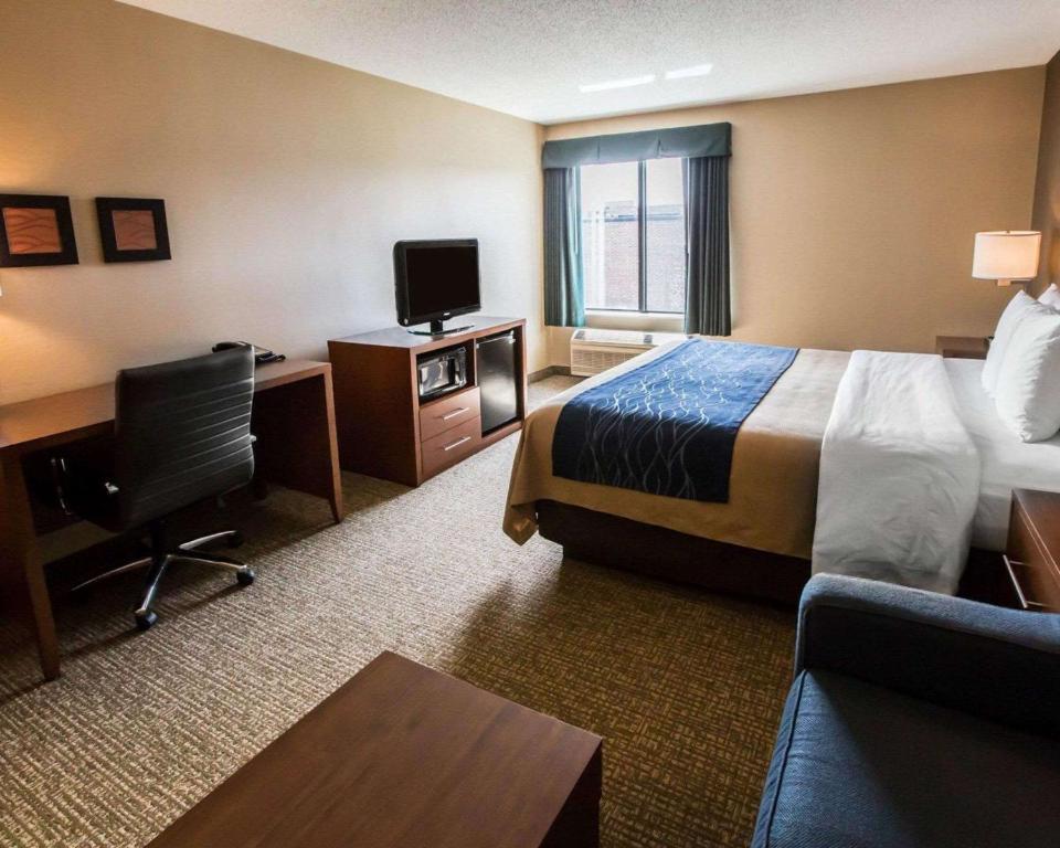 Comfort Inn Crystal Lake - Algonquin - image 2