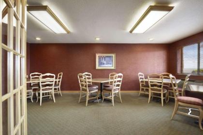 Super 8 by Wyndham Cuba - image 11