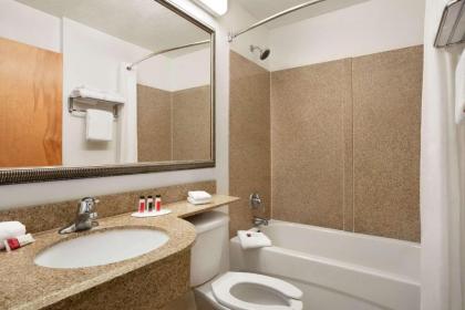 Microtel Inn & Suites by Wyndham Culpeper - image 7