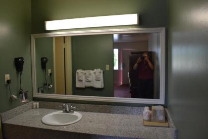 Red Carpet Inn & Suites Culpeper - image 5