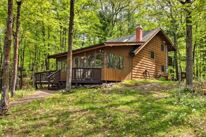 Warm and Cozy Cabin with Dock and Fire Pit on Largon Lake