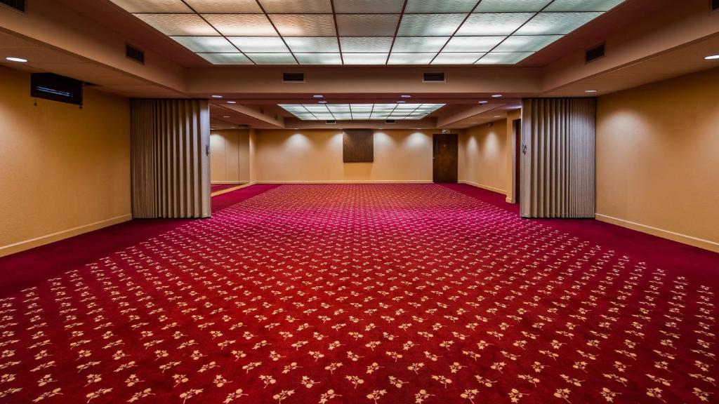 Best Western Braddock Inn - image 4
