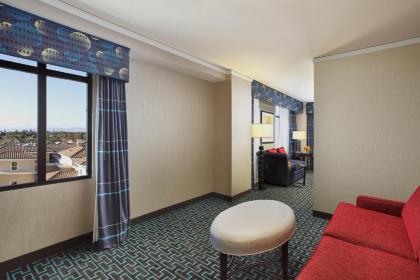 Juniper Hotel Cupertino Curio Collection by Hilton - image 4