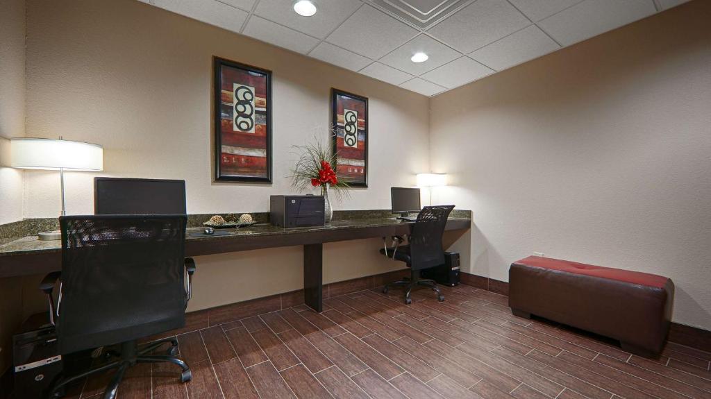 Best Western Plus Cushing Inn & Suites - image 6
