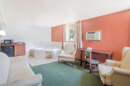 Days Inn by Wyndham Custer - image 13