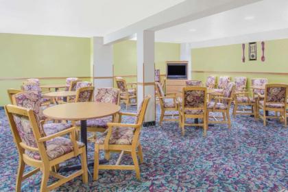 Days Inn by Wyndham Custer - image 15