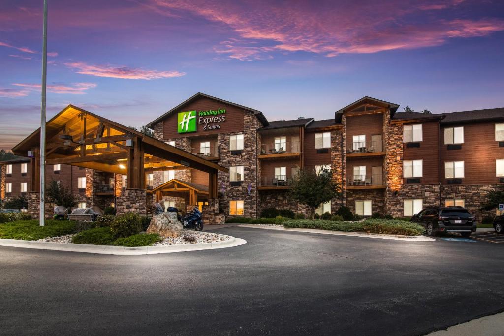 Holiday Inn Express & Suites Custer-Mt Rushmore - main image