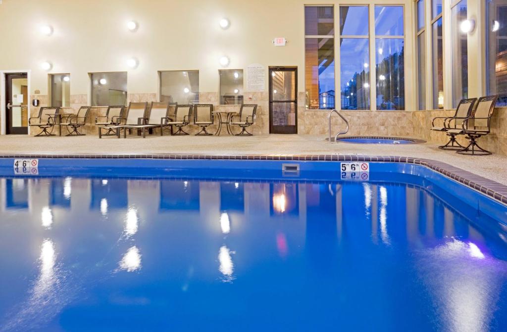 Holiday Inn Express & Suites Custer-Mt Rushmore - image 7