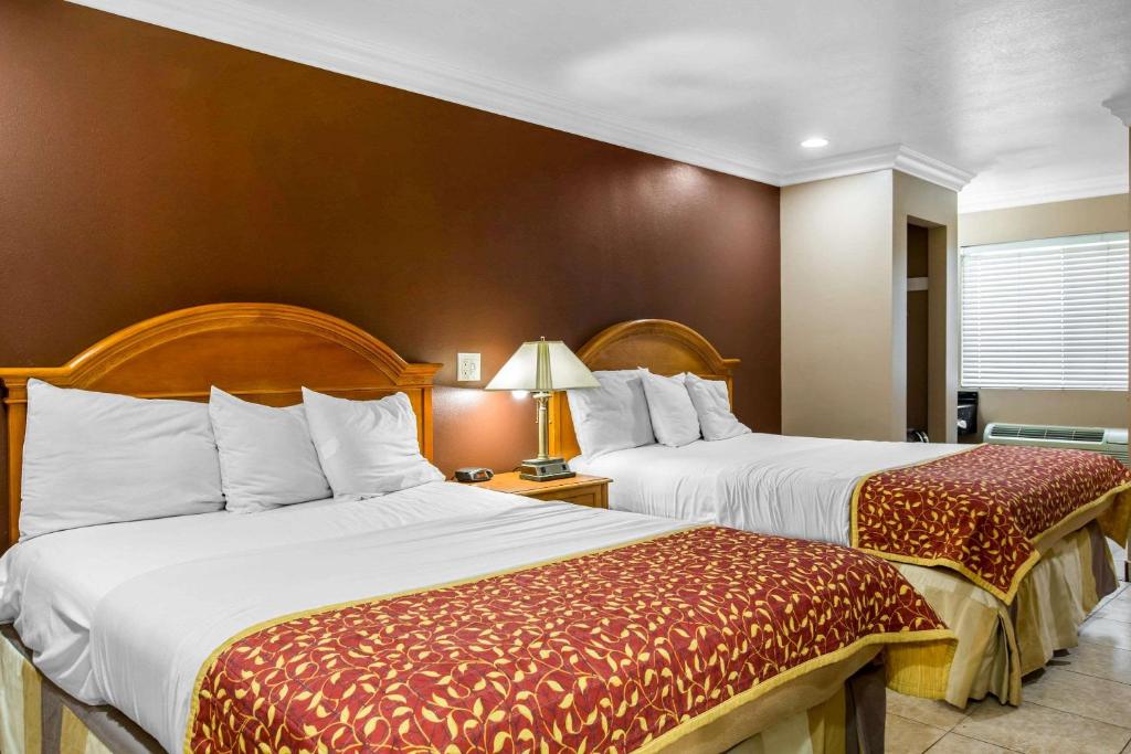 Rodeway Inn Cypress - image 2