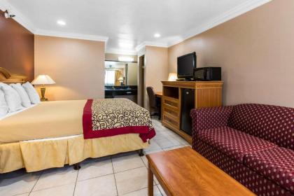 Rodeway Inn Cypress - image 4