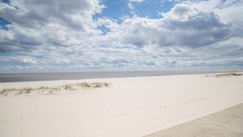 Hampton Inn Biloxi Beach Boulevard - image 3
