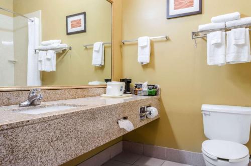 Quality Inn Biloxi - Ocean Springs - image 4