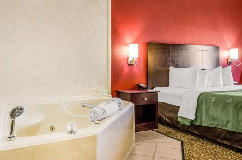 Quality Inn Biloxi - Ocean Springs - image 5