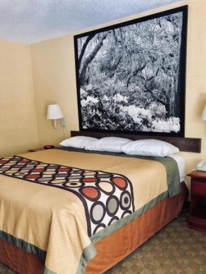 Super 8 by Wyndham Diberville Biloxi Area - image 4