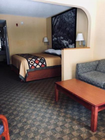 Super 8 by Wyndham Diberville Biloxi Area - image 5