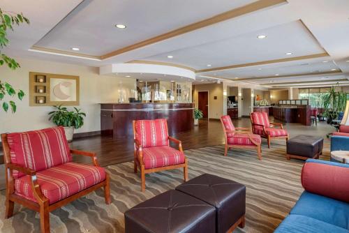 Comfort Suites Biloxi/Ocean Springs - image 3
